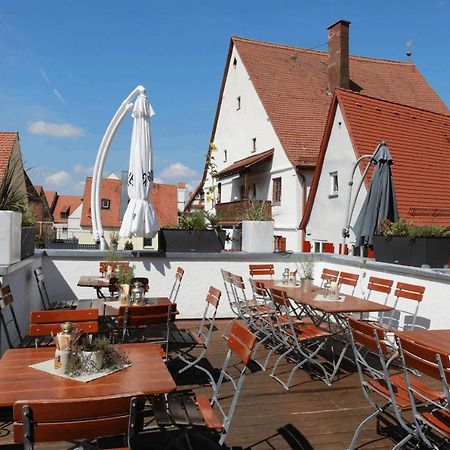 Отель Weinstube Sinas Brettl Нёрдлинген Экстерьер фото