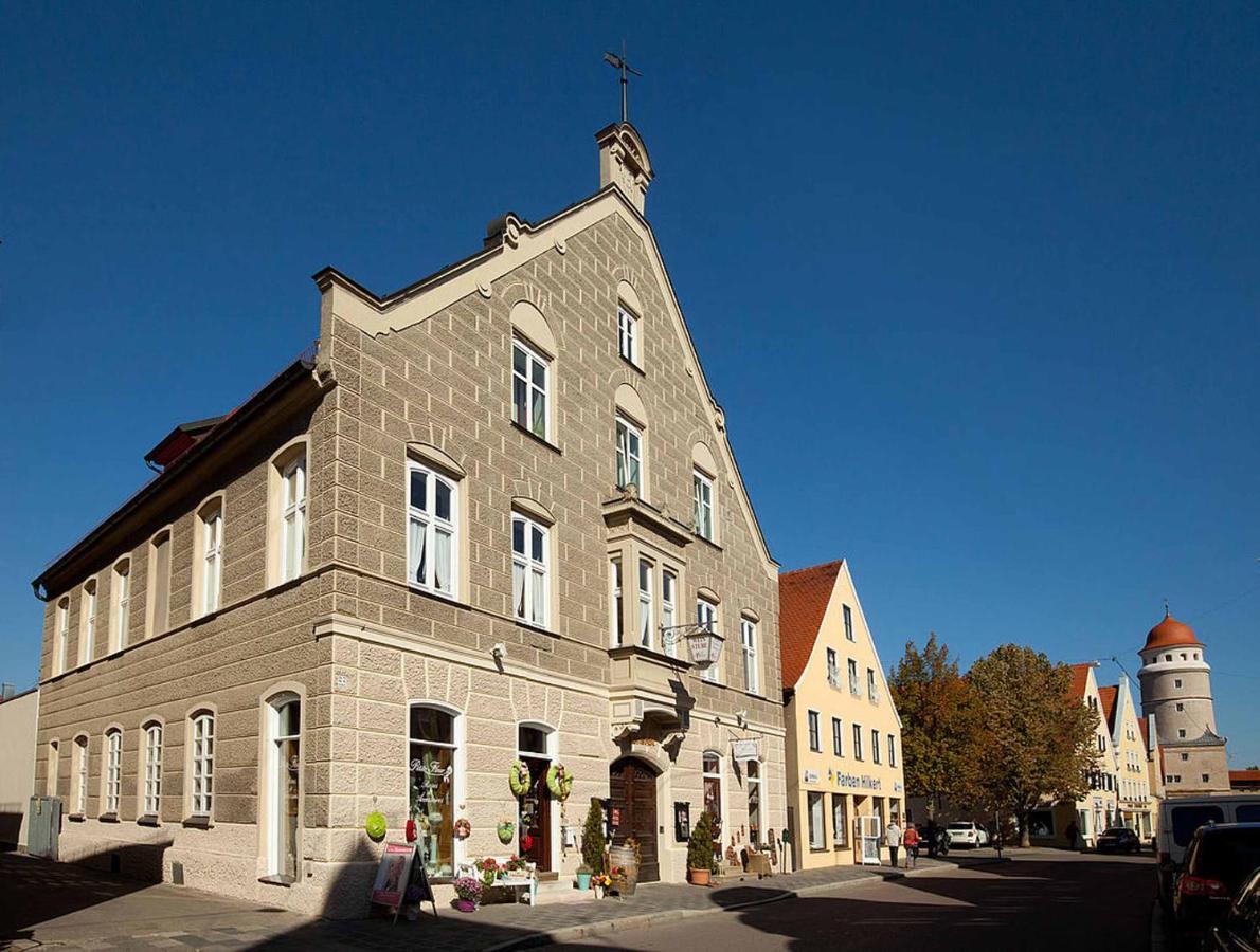 Отель Weinstube Sinas Brettl Нёрдлинген Экстерьер фото